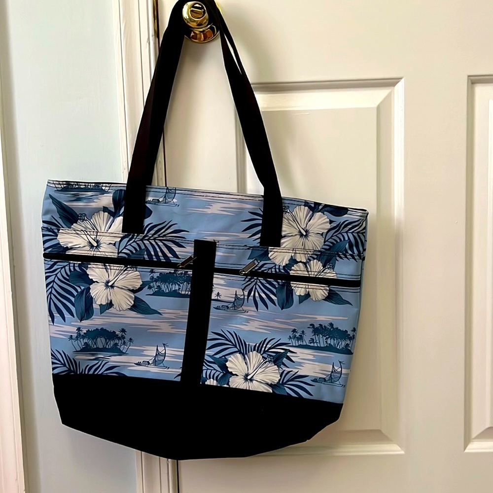 Beach bag sturdy. Never used